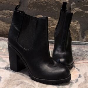 Soda Black Chunky Heel Chelsea Ankle Boots